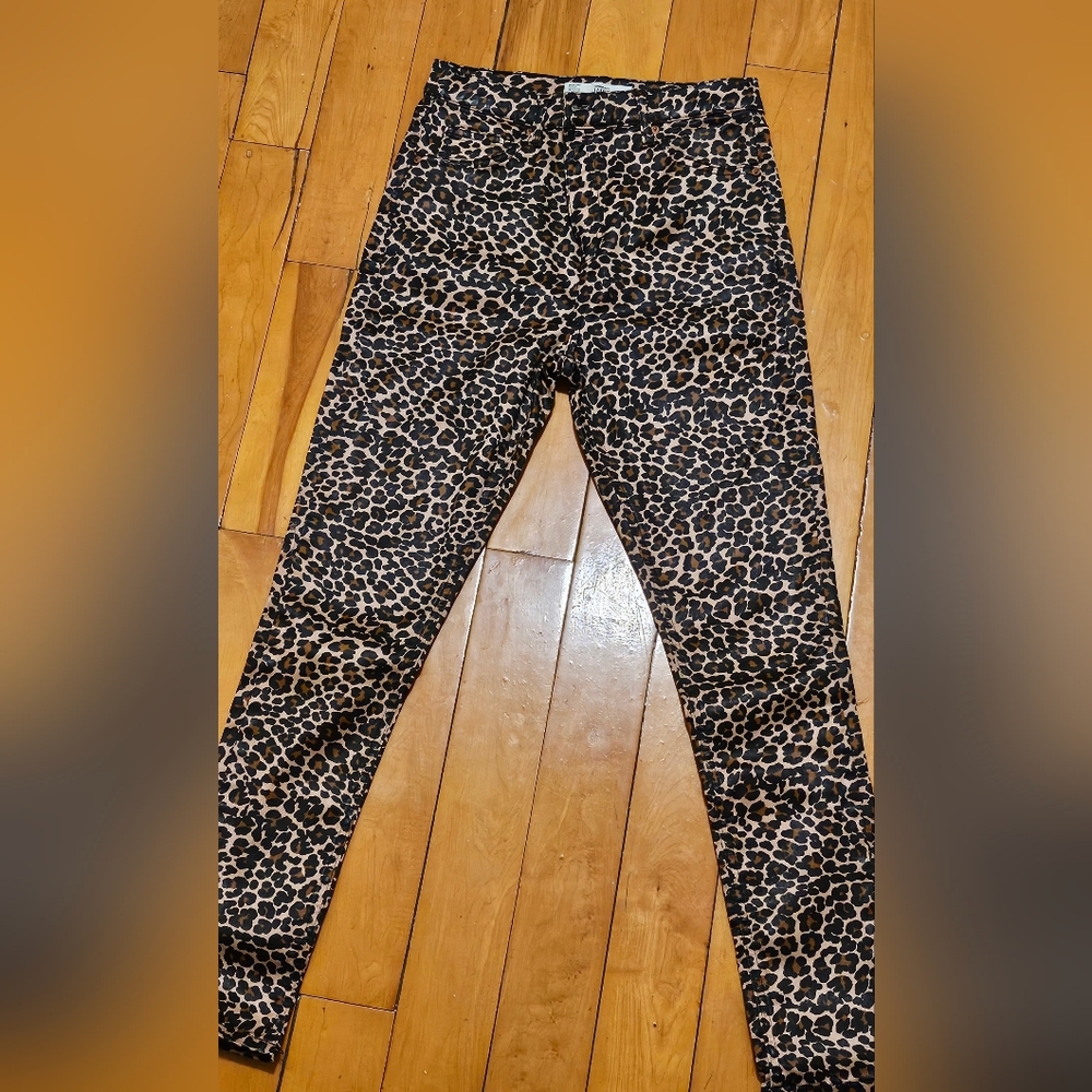 Leopard Print Coated Skinny Jeans